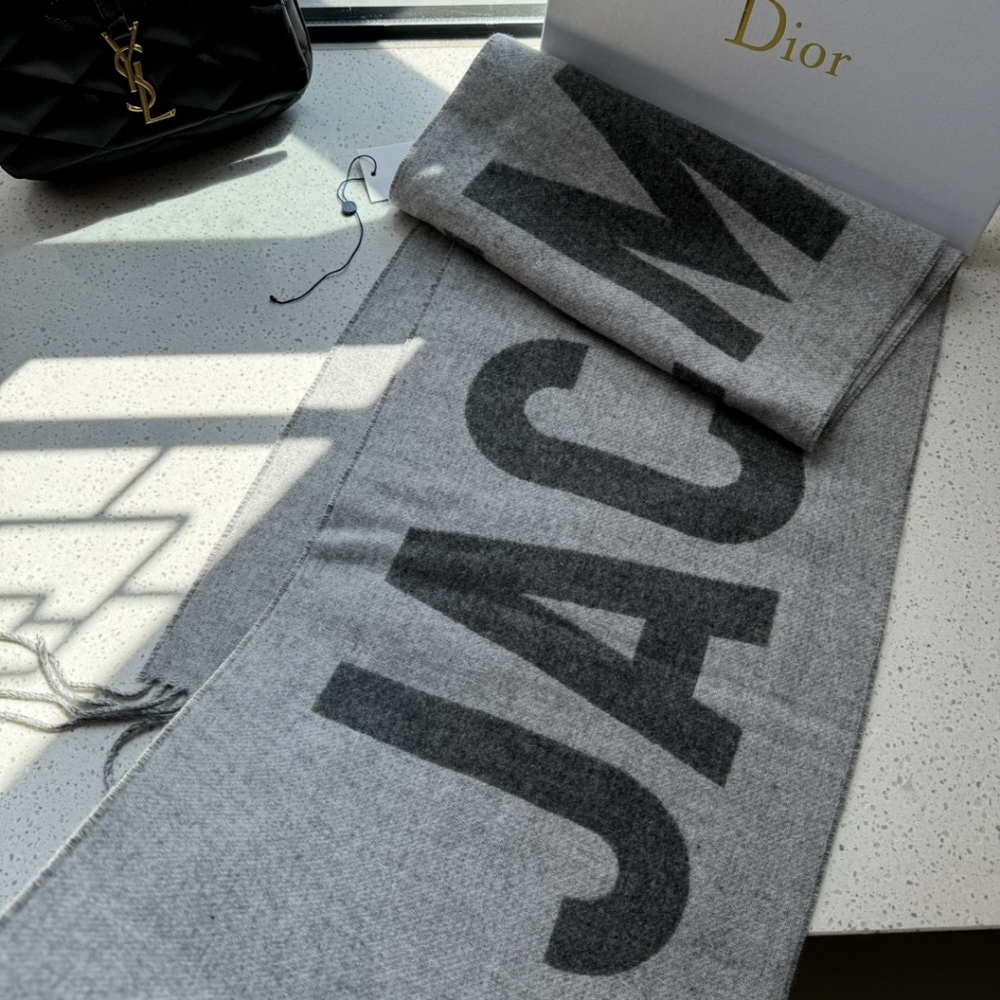 jacquemus grey scarf - Picture 2 of 5